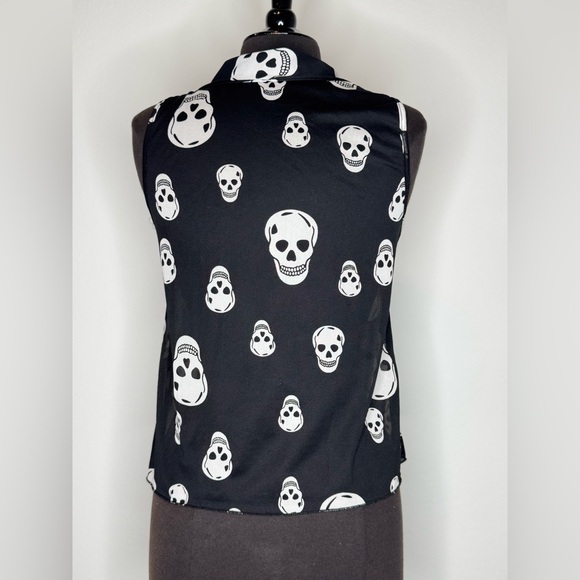 Julie’s Closet Large Skulls Sleeveless Black White Sheer Halloween Blouse - Picture 2 of 3